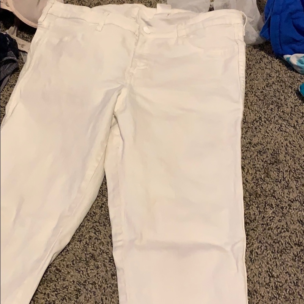 2 pairs of different jeans
